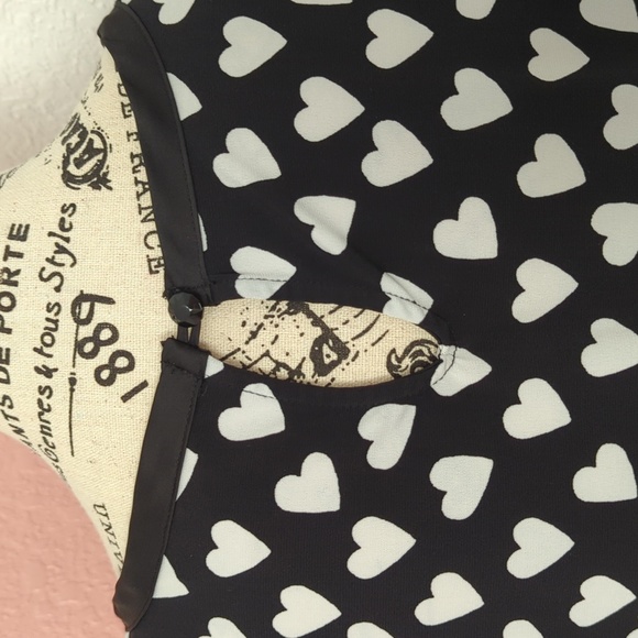 Banana Republic Black and White Heart Sleeveless Blouse Shell size M - Picture 5 of 7